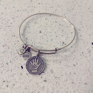 Mother’s hand Alex and Ami bengal bracelet